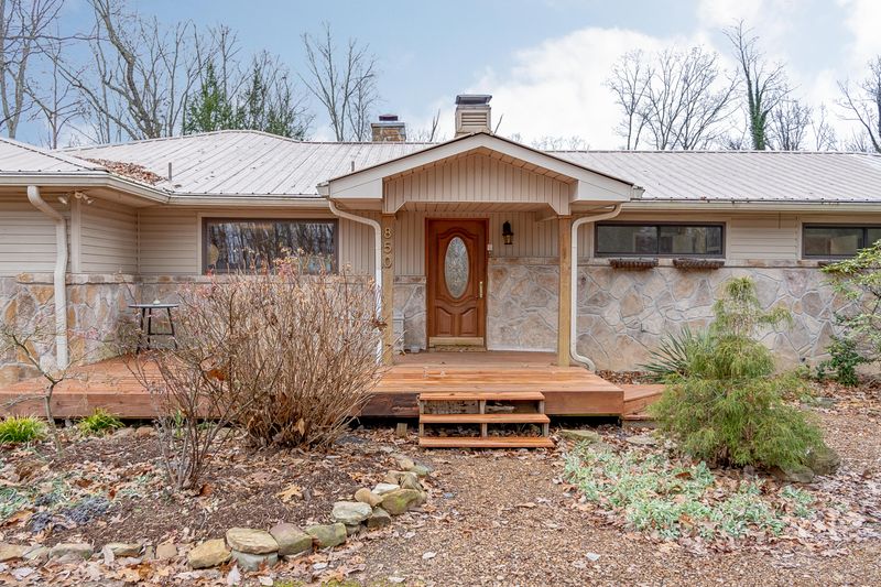 850 W Outer Dr, Oak Ridge, TN 37830
