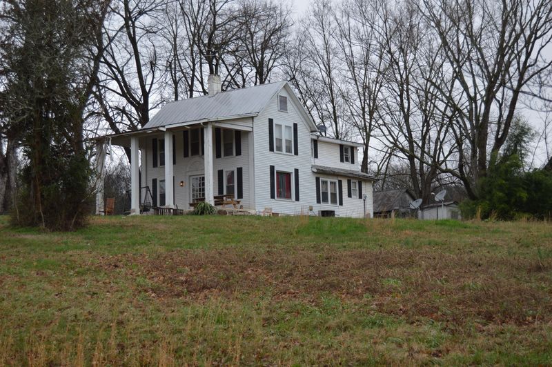 8501 Dry Valley Rd, Loudon, TN 37774