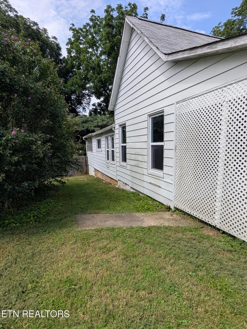 8501 Garrison Dr, Knoxville, TN 37931