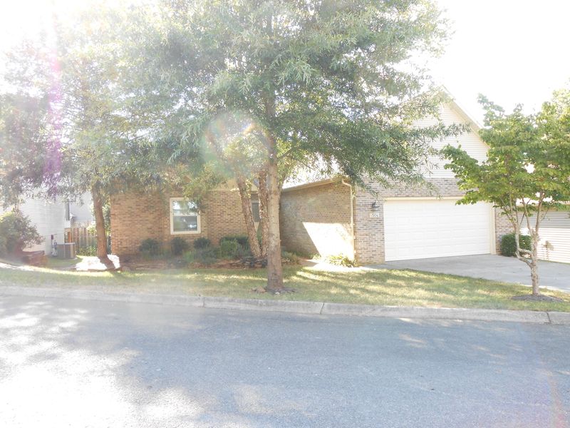 8504 E Cypress Lake Dr, Knoxville, TN 37923