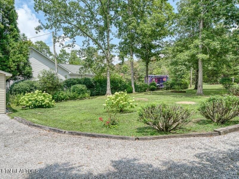 8505 Cherokee Tr, Crossville, TN 38572
