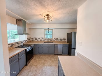 8505 Troutman Ln, Knoxville, TN 37931
