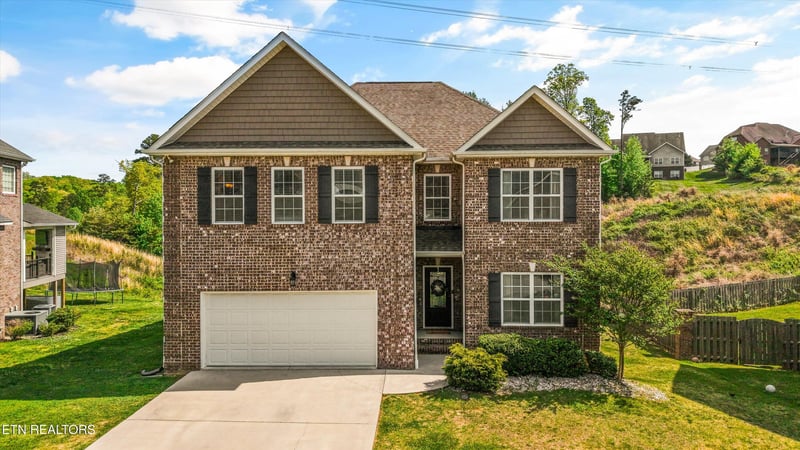 8506 Coral Sand Ln, Knoxville, TN 37938