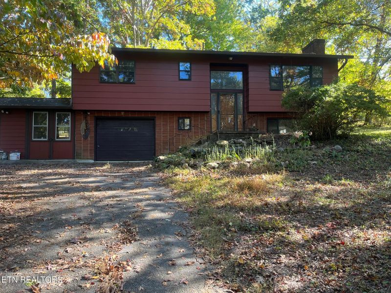 8506 Trout Rd, Mascot, TN 37806