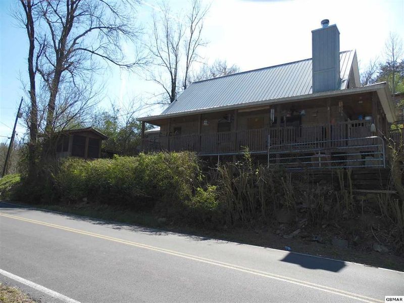 851 Robinson Gap Rd, Sevierville, TN 37876