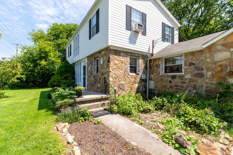 851 S Old Sevierville Pike, Seymour, TN 37865