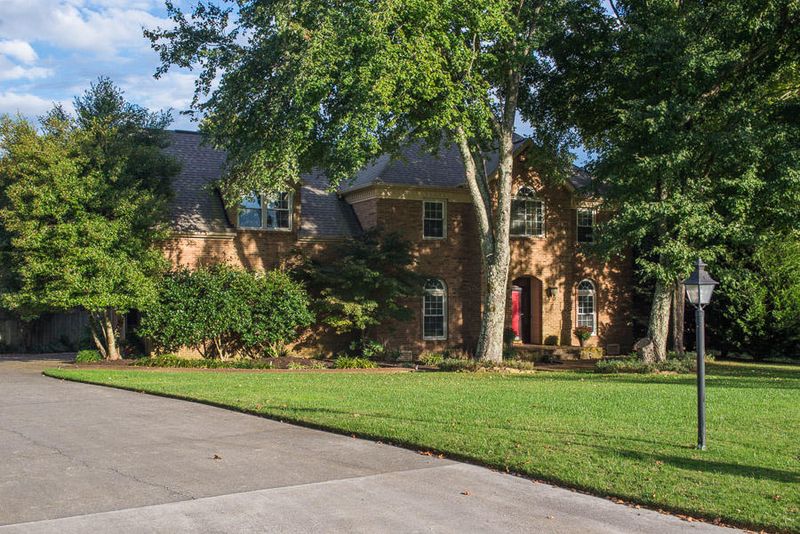 8510 Barbee Ln, Knoxville, TN 37923