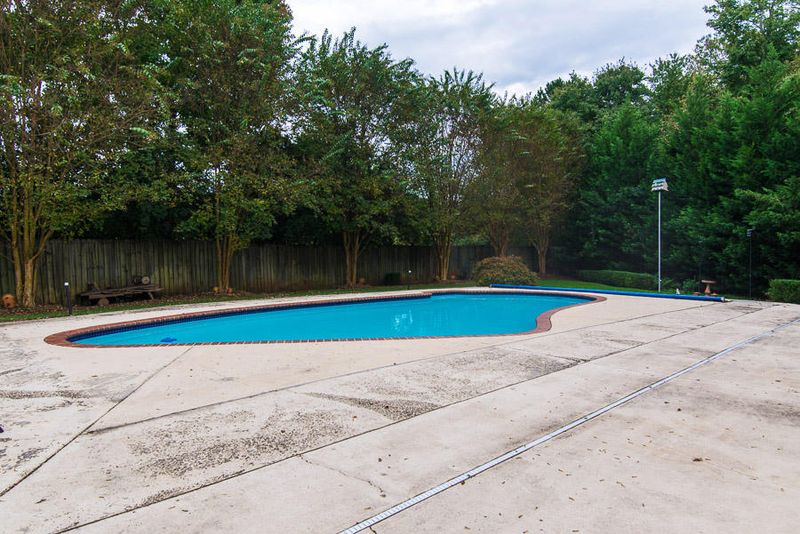 8510 Barbee Ln, Knoxville, TN 37923