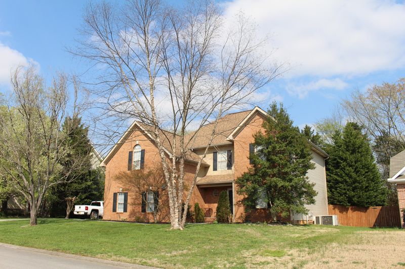 8512 Lawnpark Dr, Knoxville, TN 37923