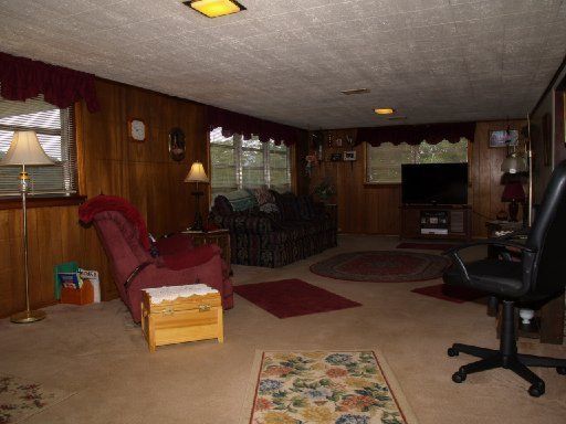 8512 Trout Dr, Mascot, TN 37806