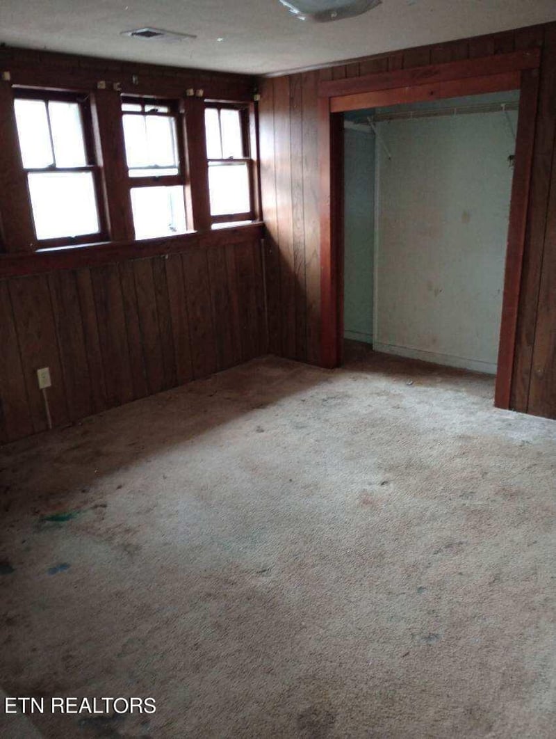 8512 Trout Rd, Mascot, TN 37806