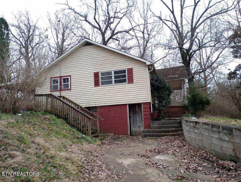 8512 Trout Rd, Mascot, TN 37806