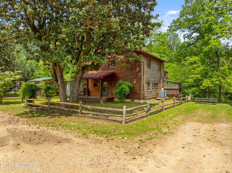 8513 E Lamar Alexander Pkwy, Townsend, TN 37882