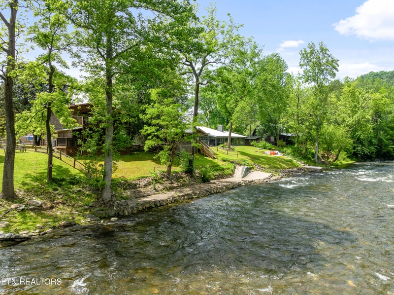 8513 E Lamar Alexander Pkwy, Townsend, TN 37882