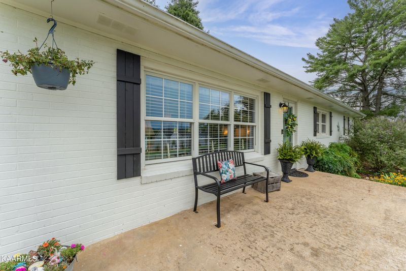 8517 W Emory Rd, Knoxville, TN 37931