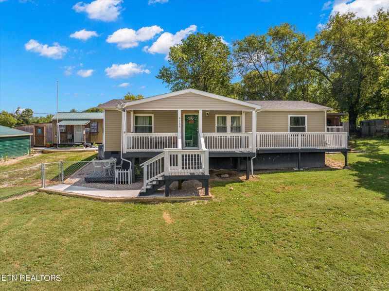 8518 Foust Dr, Knoxville, TN 37924