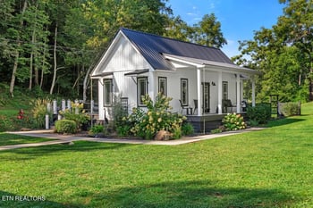 852 Old State Rd, Tellico Plains, TN 37385