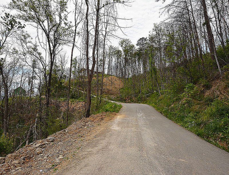 852 Village Loop Rd, Gatlinburg, TN 37738