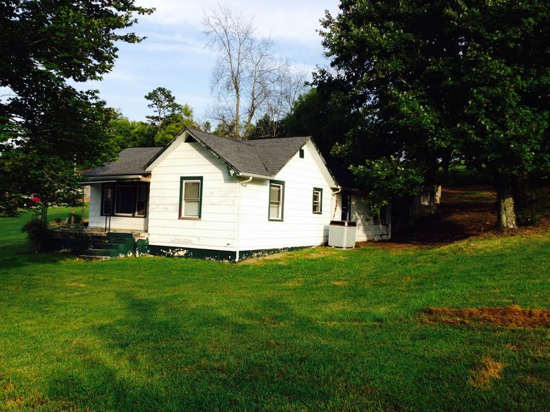 8520 Trout Dr, Mascot, TN 37806
