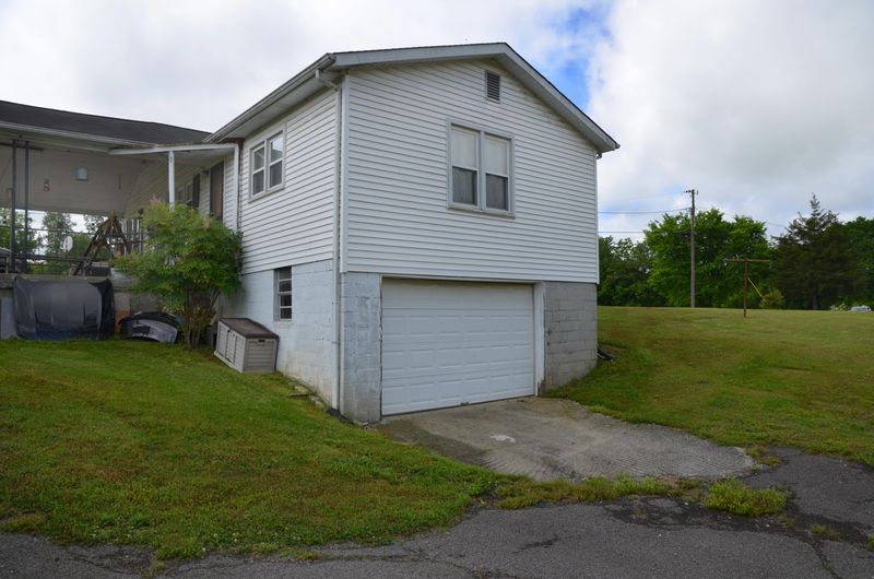 8523 Trout Rd, Mascot, TN 37806