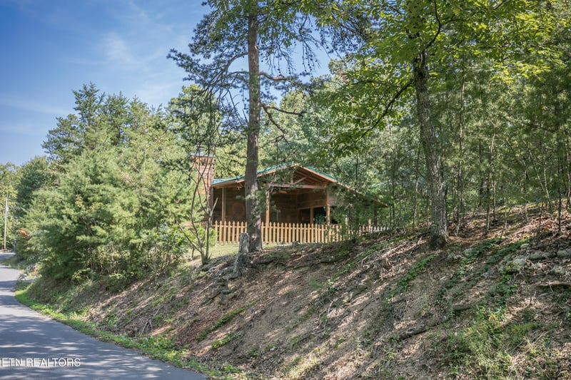 853 Lloyd Huskey Rd, Pigeon Forge, TN 37863