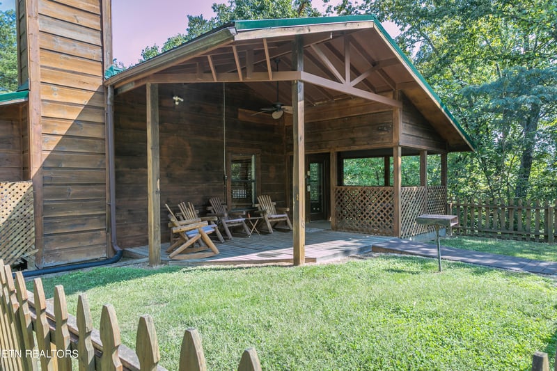 853 Lloyd Huskey Rd, Pigeon Forge, TN 37863