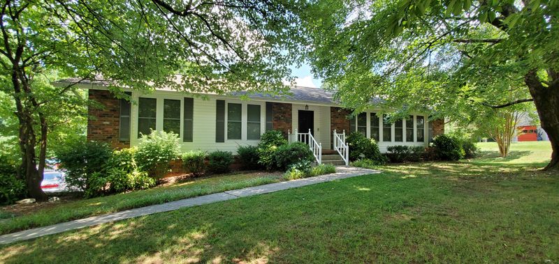 8536 Dresden Dr, Knoxville, TN 37923