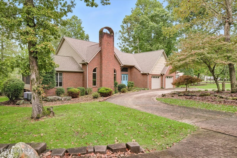 8537 Cherokee Trl, Crossville, TN 38572