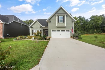 8537 Creek Valley Ln, Knoxville, TN 37931