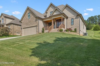 854 Kennesaw Ln, Lenoir City, TN 37771
