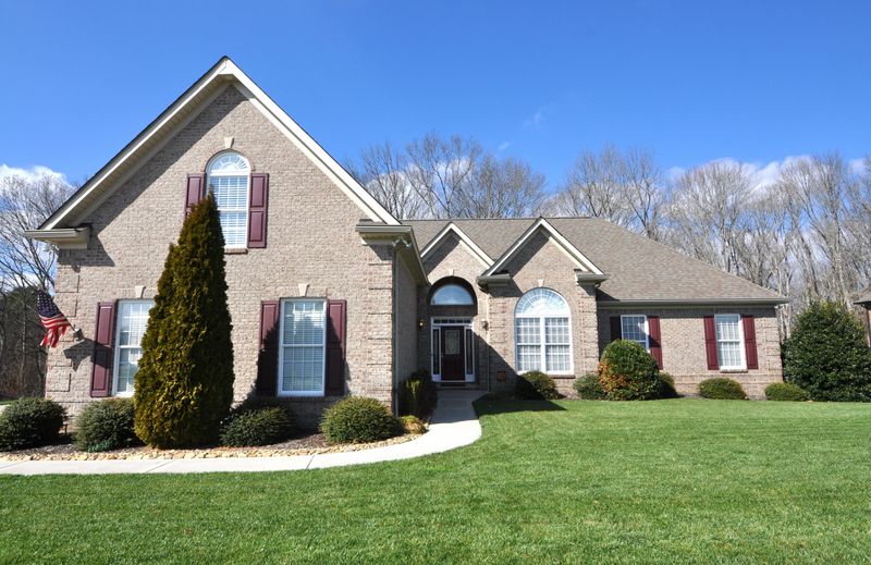 854 Windward Pointe, Lenoir City, TN 37772