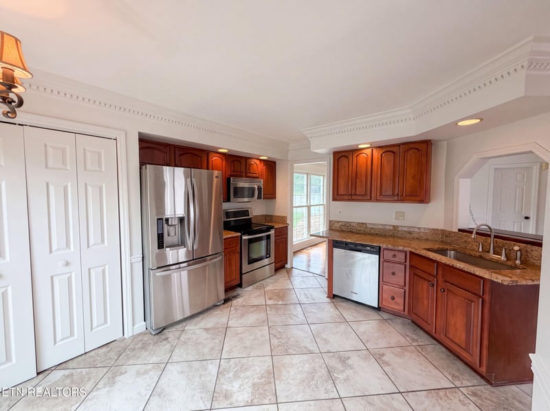 8542 Oxford Dr, Knoxville, TN 37922