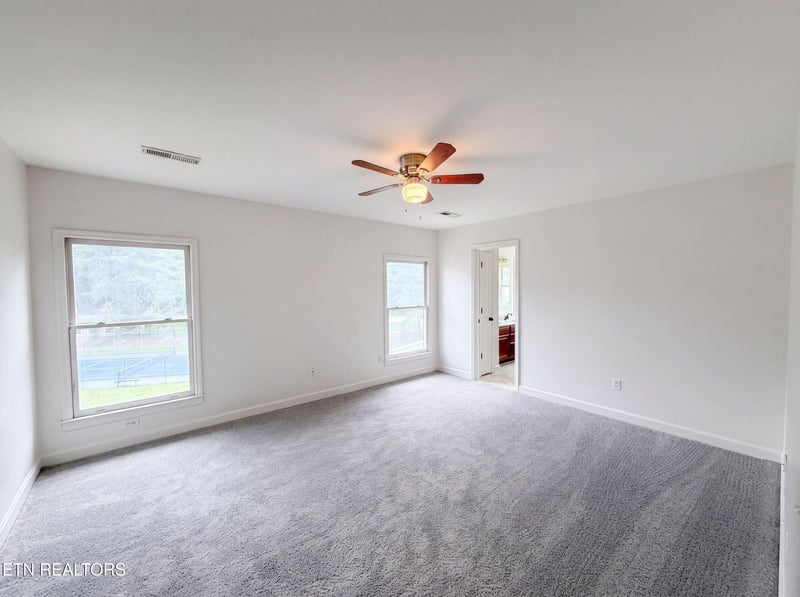 8542 Oxford Dr, Knoxville, TN 37922