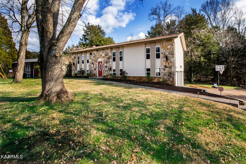 8544 Dresden Dr, Knoxville, TN 37923