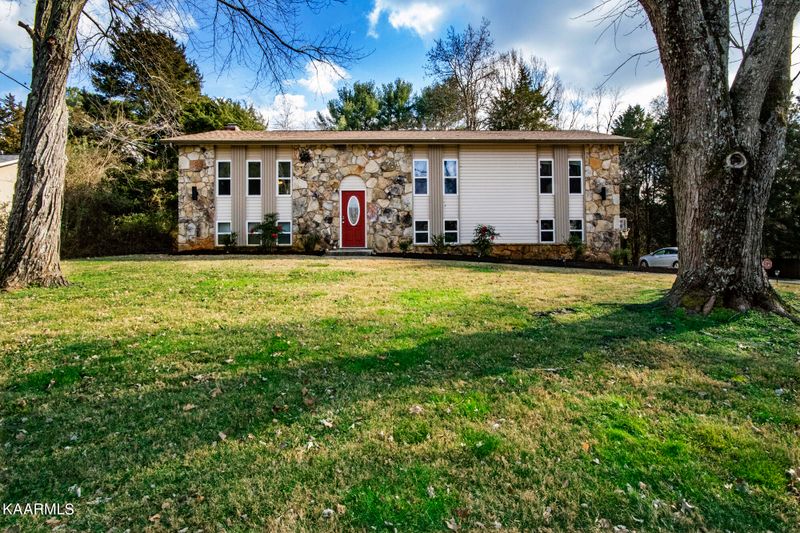 8544 Dresden Dr, Knoxville, TN 37923