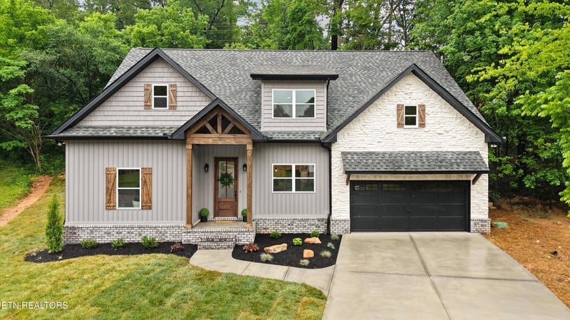 8545 Knoll Pines Ln, Powell, TN 37849