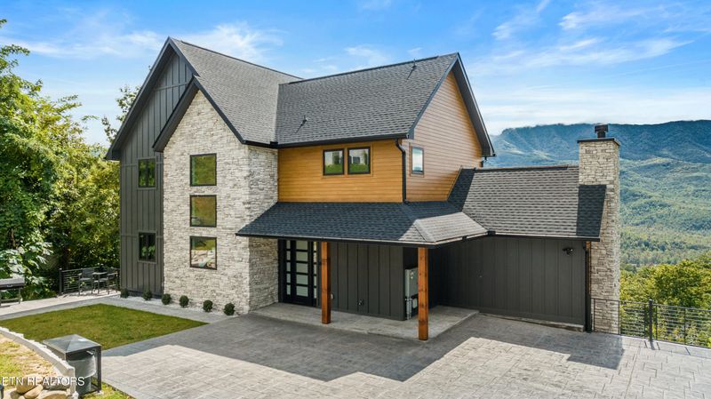 855 Deer Path Ln, Gatlinburg, TN 37738