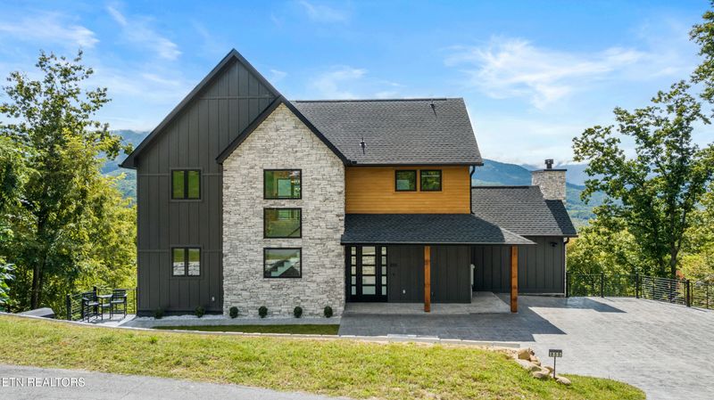 855 Deer Path Ln, Gatlinburg, TN 37738