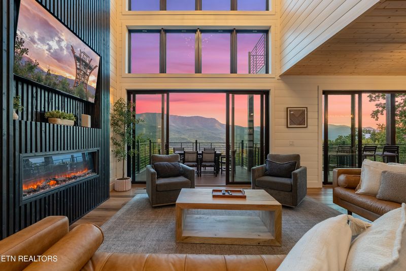 855 Deer Path Ln, Gatlinburg, TN 37738