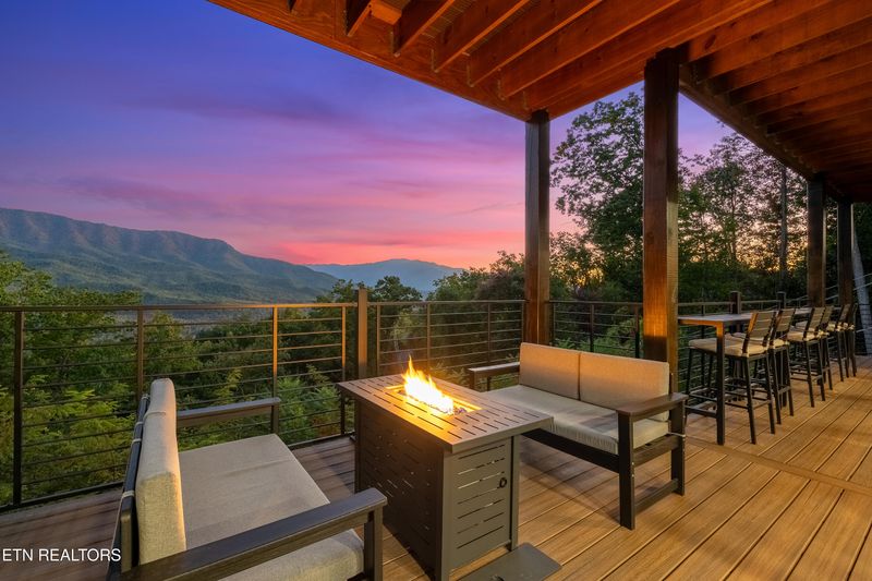 855 Deer Path Ln, Gatlinburg, TN 37738