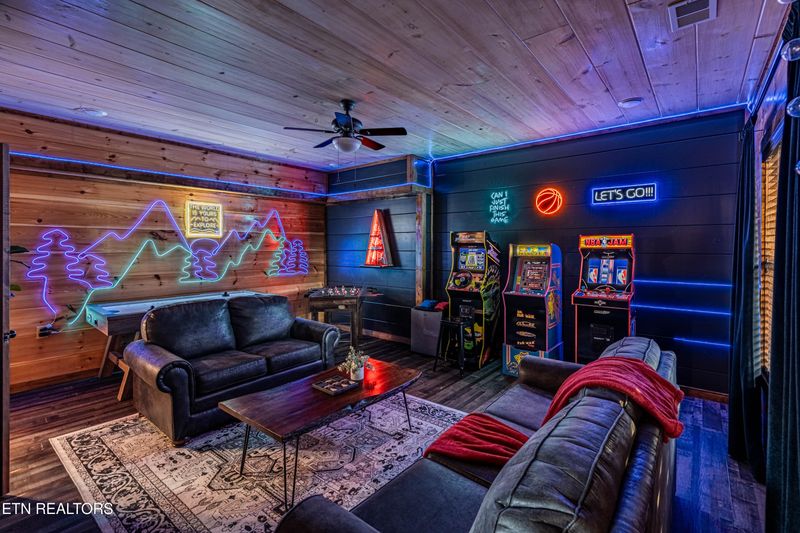 855 Osprey Way, Pigeon Forge, TN 37863