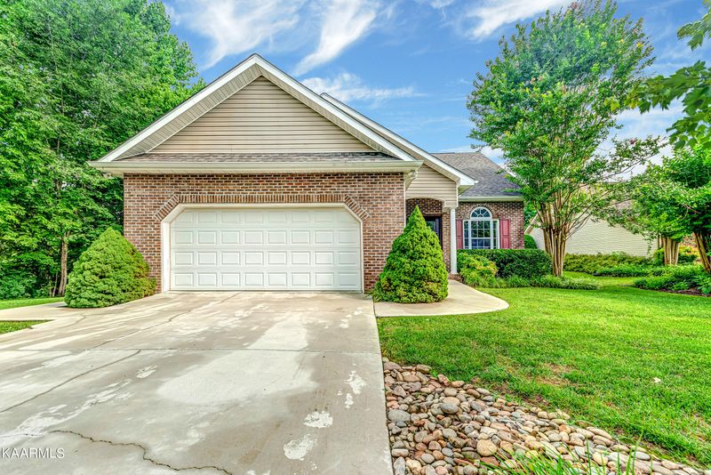 855 Paxton Dr, Knoxville, TN 37918