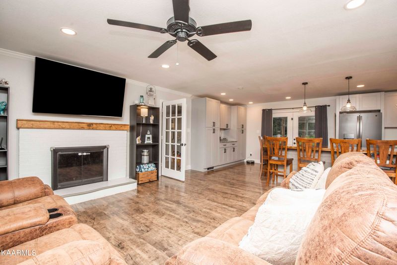 855 Spring Rd, Lenoir City, TN 37771