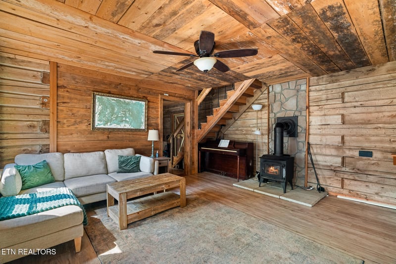 855 Straight Branch Rd, Speedwell, TN 37870