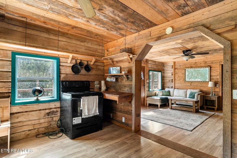855 Straight Branch Rd, Speedwell, TN 37870