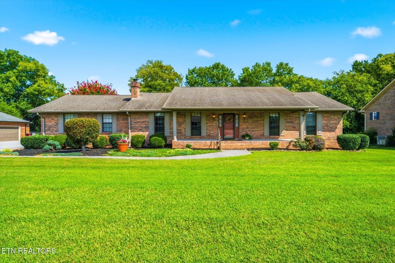 855 Westgate Dr, Alcoa, TN 37701