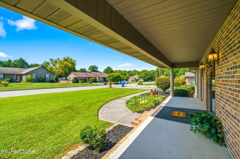 855 Westgate Dr, Alcoa, TN 37701