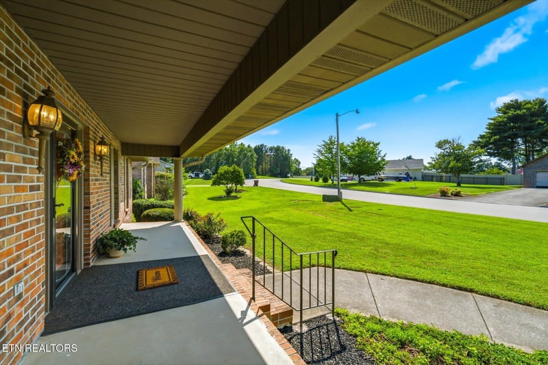 855 Westgate Dr, Alcoa, TN 37701