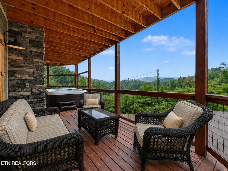 856 Crest View Dr, Gatlinburg, TN 37738