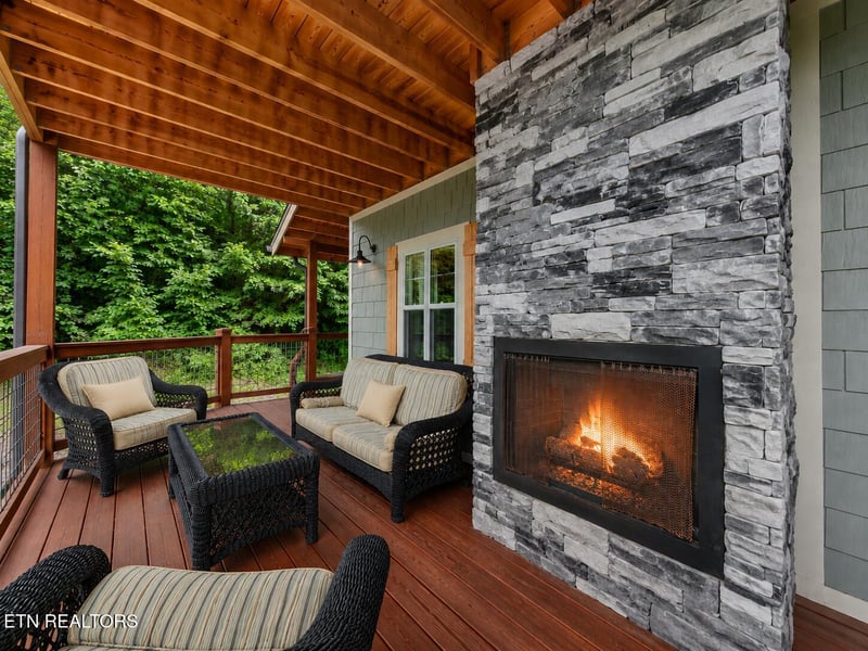 856 Crest View Dr, Gatlinburg, TN 37738
